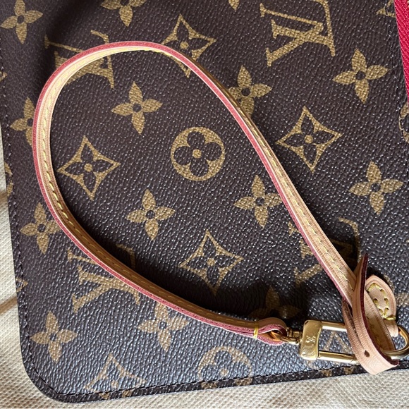 COPY - Authentic Louis Vuitton Monogram Neverfull GM Red Interior Wristlet Clut… - Picture 6 of 12